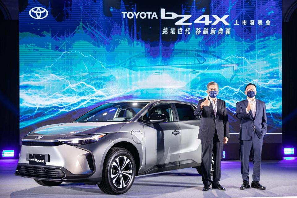 Toyota bZ4X於5月17日預購，和泰汽車不但宣稱首批配額300輛秒殺完畢，且半天就累積超過1500張訂單，不過亦傳出如阿妹演唱會門票黃牛般在網路上加價拍賣的情況。