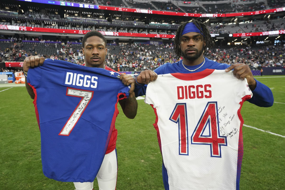 Trevon Diggs had big props for brother Stefon during Bills game