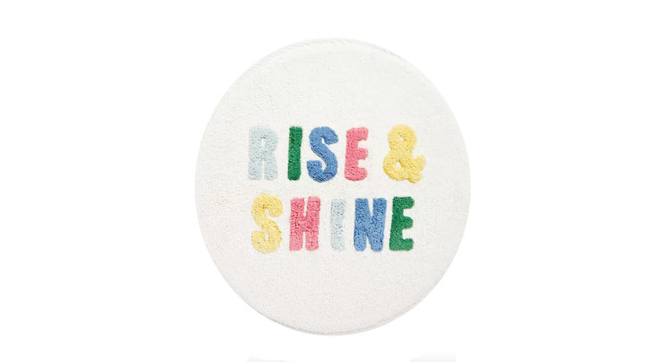 This round mat is ideal for smaller bathrooms. 