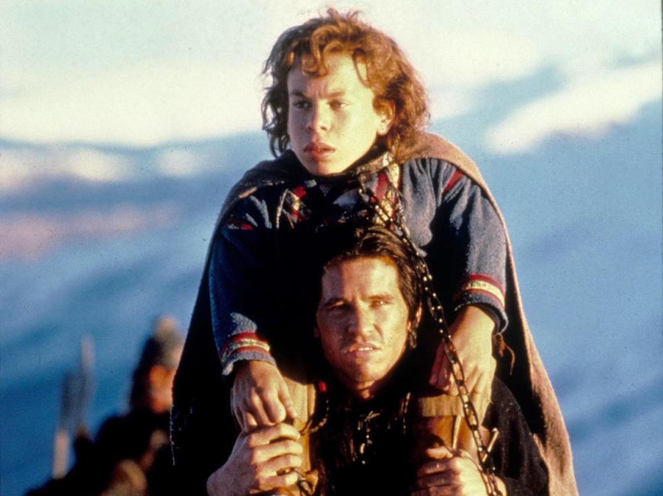 Val Kilmer carries Warwick Davis on his shoulders in ‘Willow’ (Shutterstock)