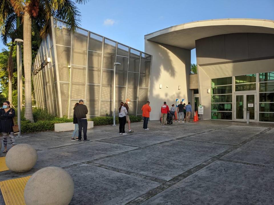 The 7 a.m. line at Kendall Lakes Library at 15205 SW 88th St. on Election Day, Nov. 3, 2020.