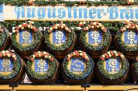 <p>Besser geht’s nicht: Augustiner landet unangefochten auf dem ersten Platz und ist damit das beliebteste Bier unter deutschen Social-Media-Nutzern: Von insgesamt 326 untersuchten Beiträgen waren 93,83 Prozent voll des Lobes für die bayerische Marke. Darauf basierend ist Augustiner noch um 2,5 Prozent beliebter als Erdinger. </p>