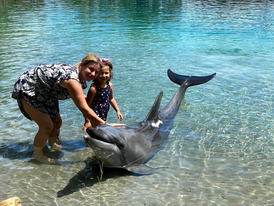 Ava and Amanda meeting a dolphin 