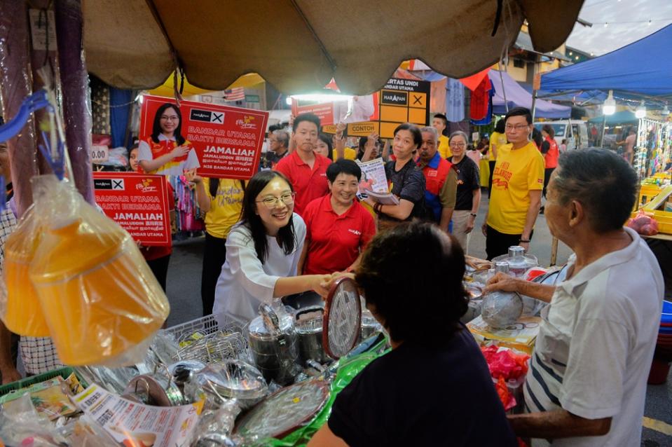 Pakatan Harapan candidate for Bandar Utama Jamaliah Jamaluddin meets voters during a walkabout at the Kg Cempaka night market August 2, 2023. — Picture by Miera Zulyana