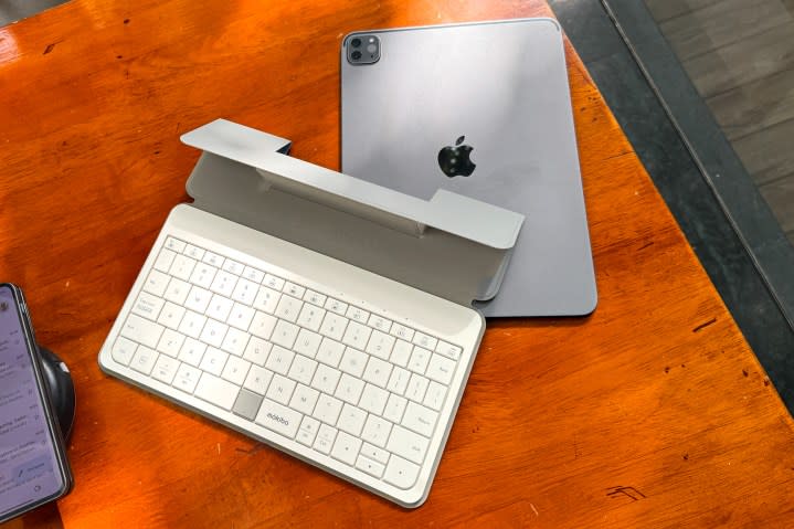 Mokibo Fusion 2.0 keyboard atop iPad Pro.