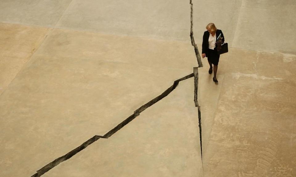 Doris Salcedo’s Shibboleth at Tate Modern in 2007.