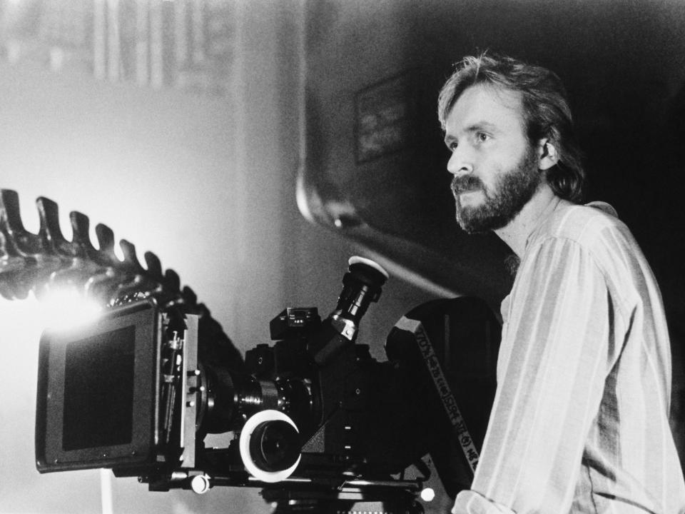 james cameron on the set of Aliens