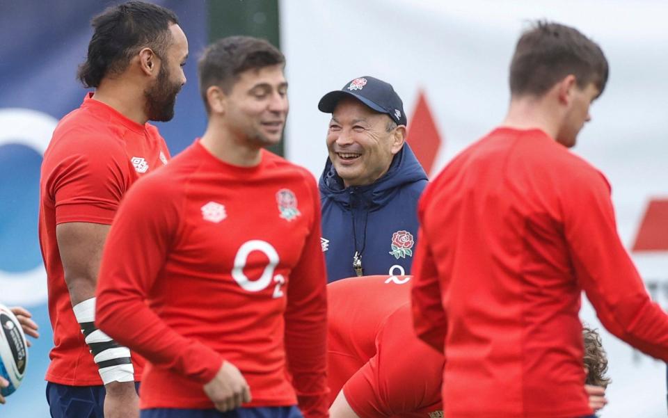 Eddie Jones runs the rule over his England players in training - EDDIE KEOGH