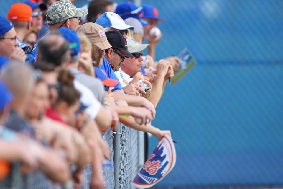 <p>New York Mets fans line a field for an autograph opportunity during spring training workouts at the Mets Minor League Complex in Port St. Lucie, Fla., Feb. 25, 2018. (Photo: Gordon Donovan/Yahoo News) </p>