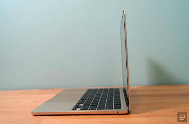 Apple MacBook Air M2 (2022) review: a whole new Air-a - The Verge