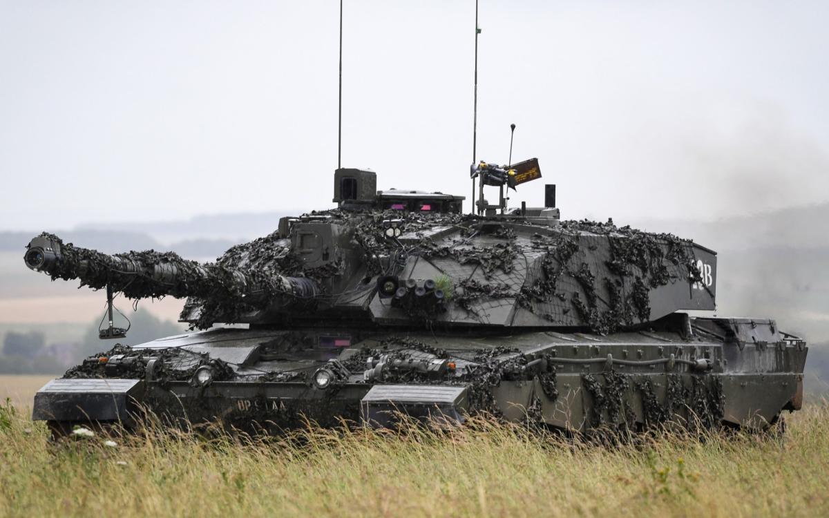 Britain awards $1 billion contract to upgrade Challenger 2 tanks