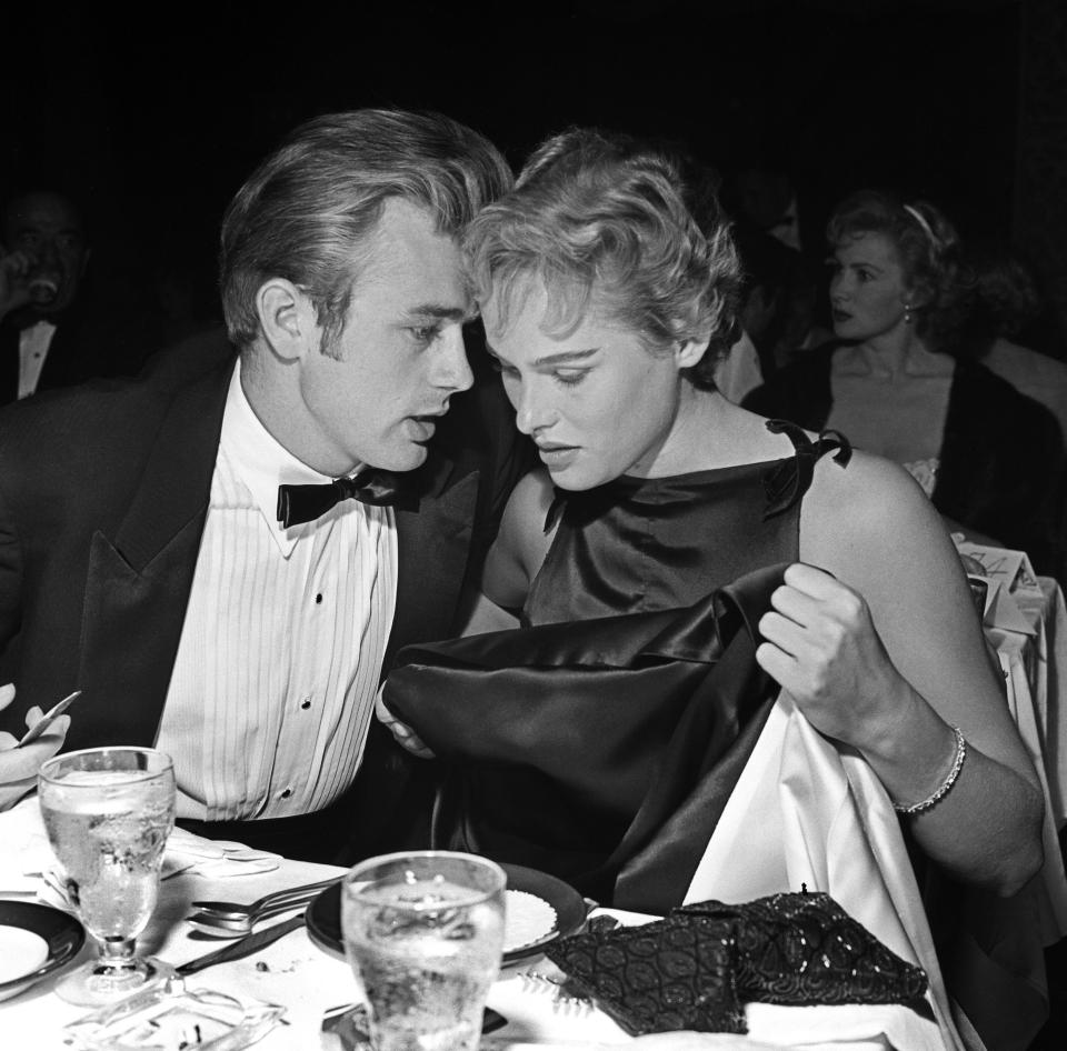 James Dean y Ursula Andress fueron pareja antes de la muerte del actor en 1955. (Foto de Michael Ochs Archive/Getty Images)