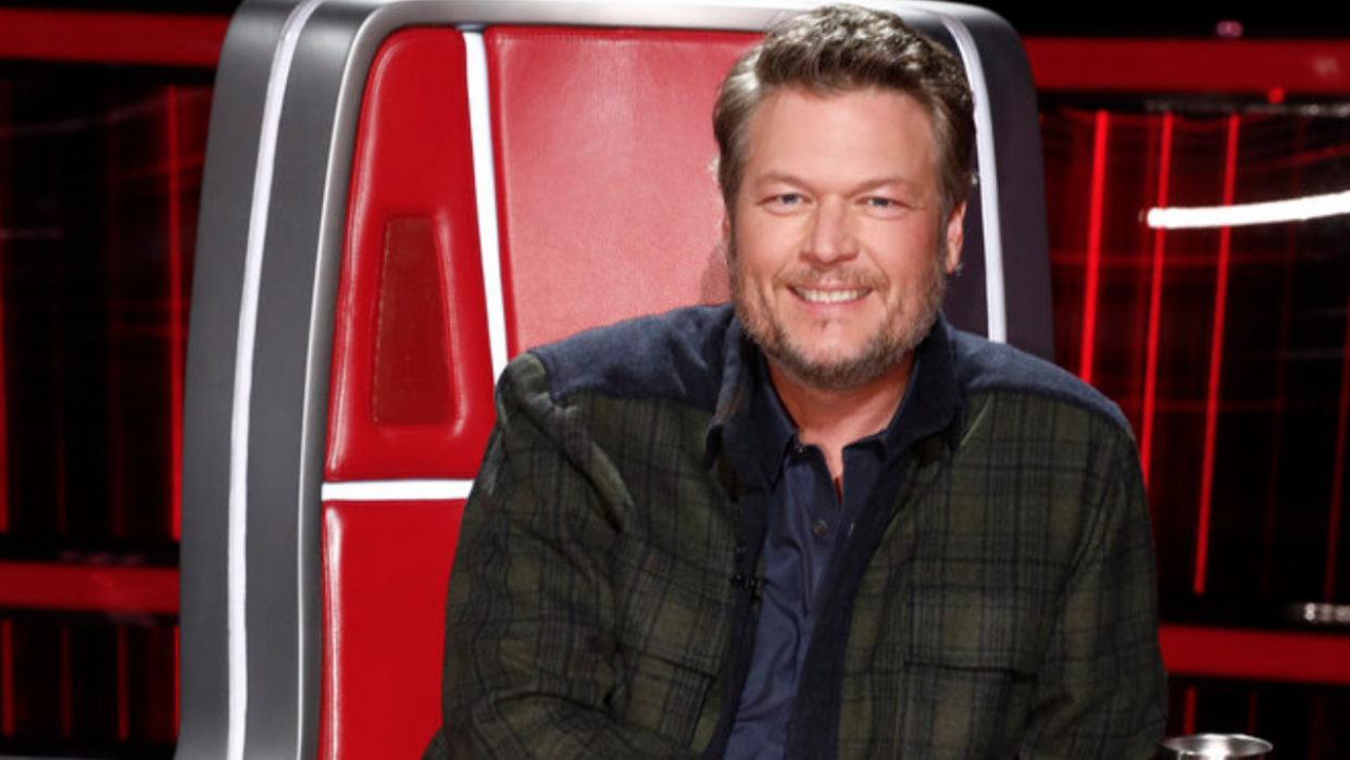  Blake Shelton in Big Red Chair on The Voice. 