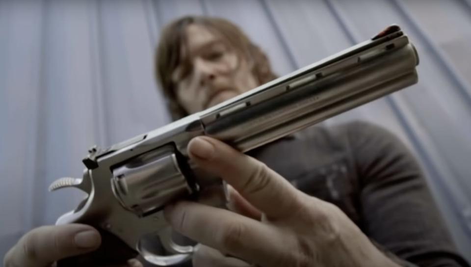 Daryl has rick's gun