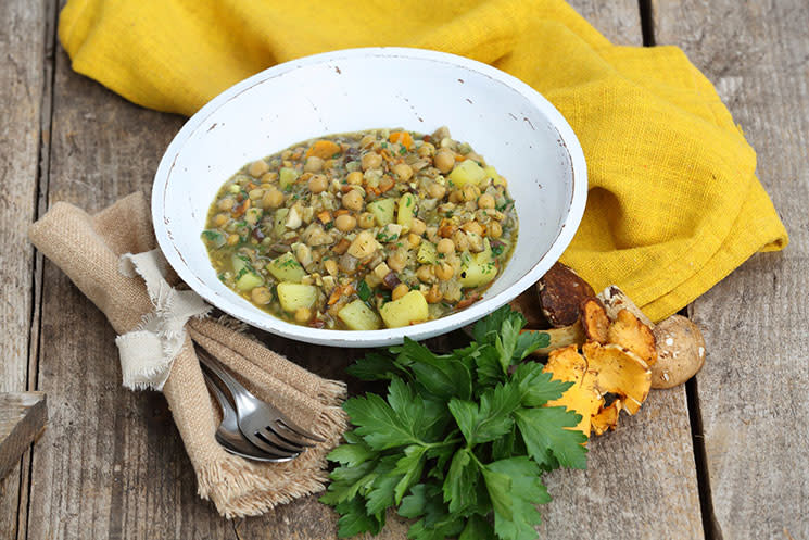 Potaje de garbanzos con patatas y setas