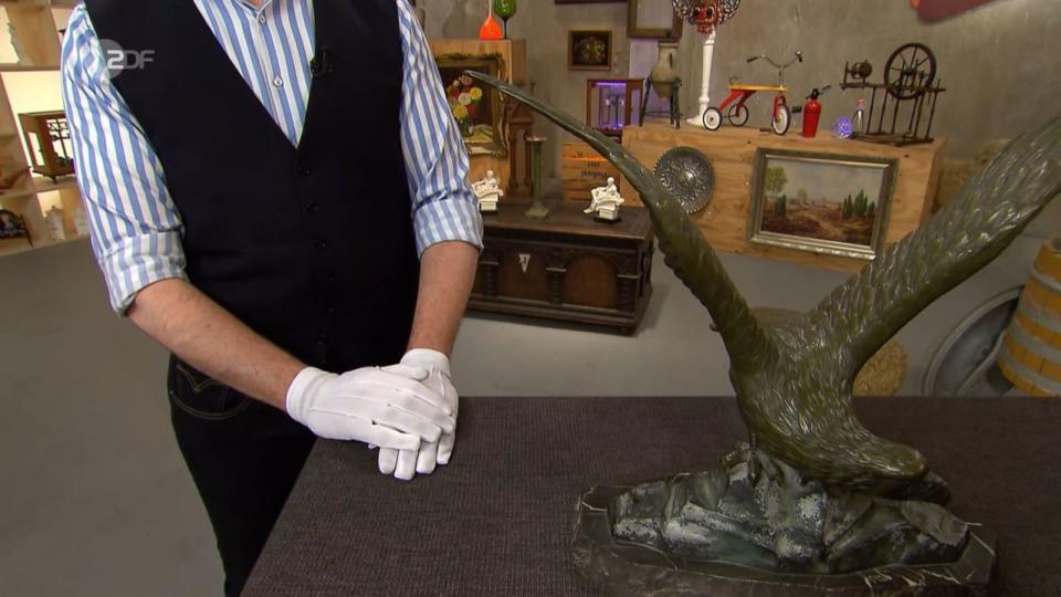 Die Adlerfigur aus Zinkguss stammte aus der Zeit zwischen 1890 und 1919 und war 280 bis 420 Euro wert. (Bild: ZDF)