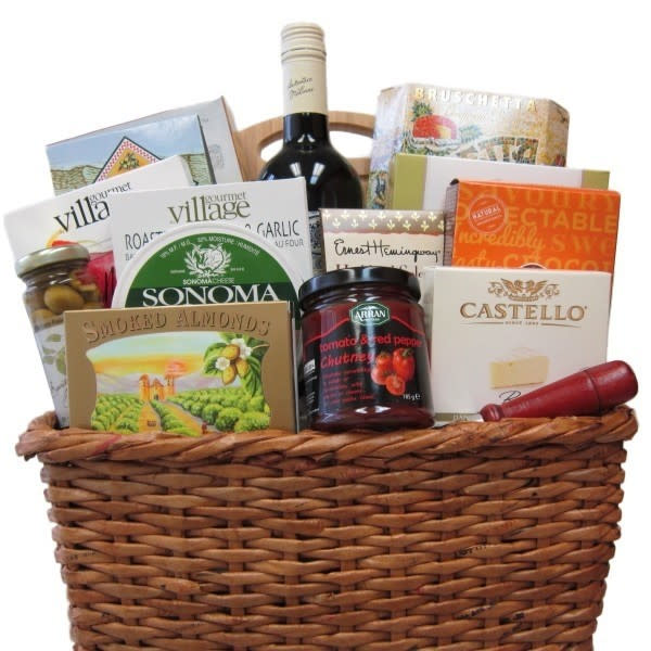 Sweet and Savory Wine Basket. Image via The Sweet Basket.