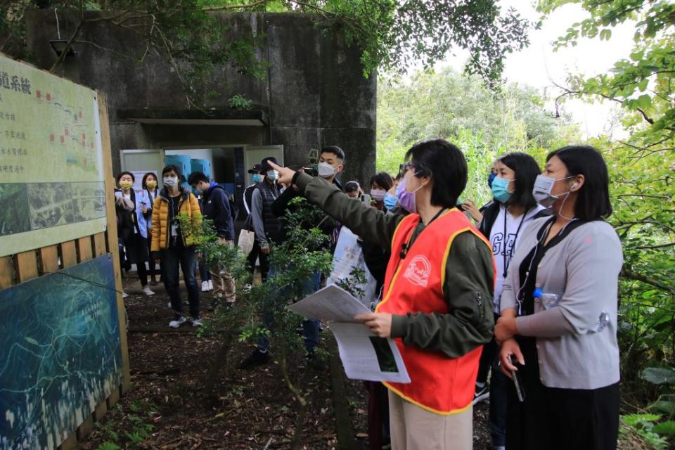 台北市副市長黃珊珊擔任草山水道二十八日的導覽工作。（北市府提供）