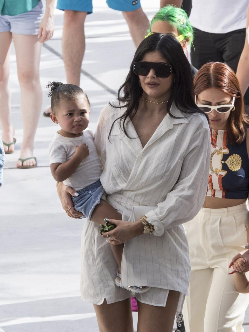 <h1 class="title">Kylie Jenner, Stormi Webster</h1><cite class="credit">Photo: Backgrid</cite>