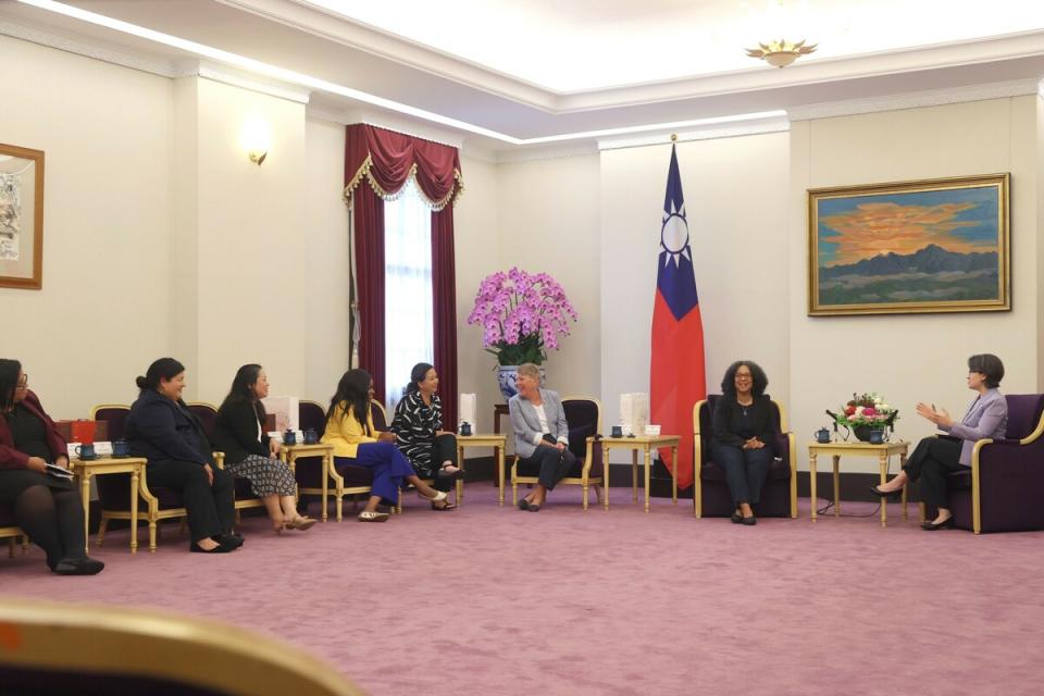  副總統蕭美琴接見美國聯邦眾議員史崔珂蘭（Marilyn Strickland）訪團一行。 圖：總統府提供 