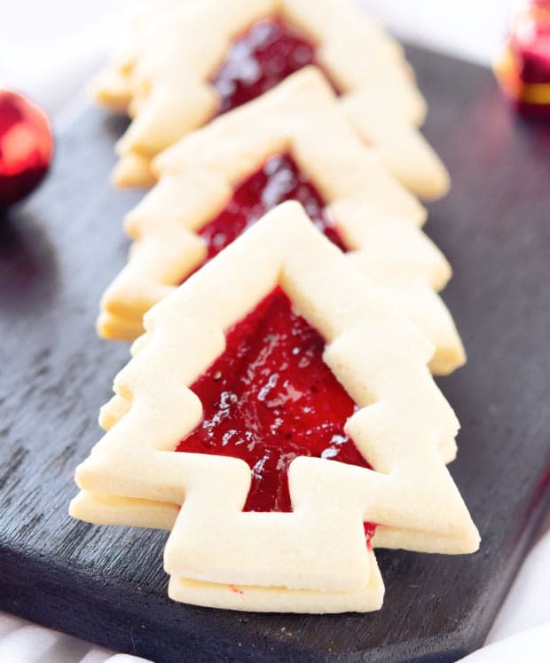 <p><a href="https://www.thecountrycook.net/christmas-tree-linzer-cookies/" rel="nofollow noopener" target="_blank" data-ylk="slk:The Country Cook;elm:context_link;itc:0;sec:content-canvas" class="link ">The Country Cook</a></p>