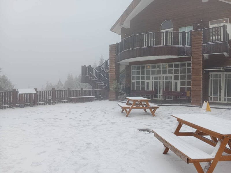 翠峰湖山屋附近雪景。農業部林業及自然保育署宜蘭分署提供