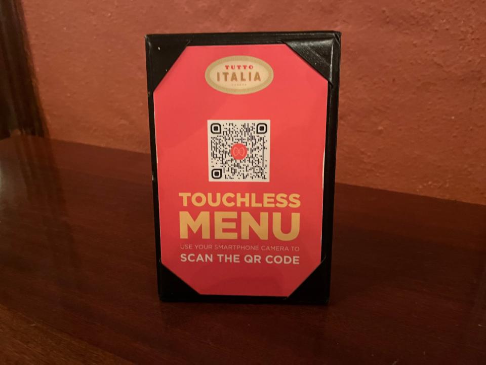 tutto italia QR code on red paper