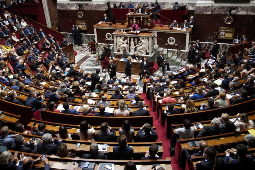 La Asamblea Nacional durante un discurso de la primera ministra francesa Elisabeth Borne, el miércoles 6 de julio de 2022, en París. (AP Foto/Christophe Ena)