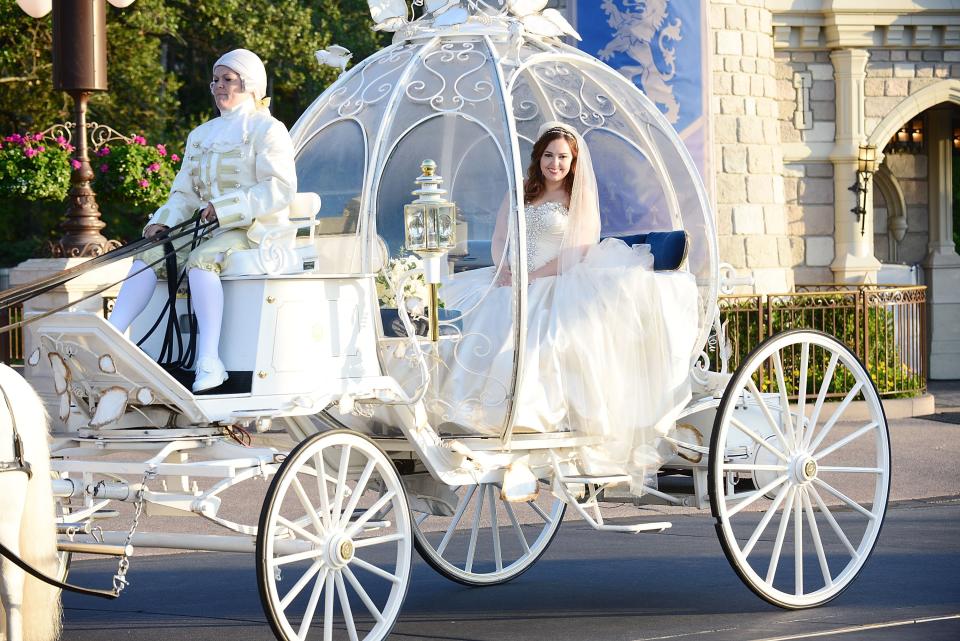 Alexis arrived at the ceremony in a Cinderella carriage. Photo: Getty Images