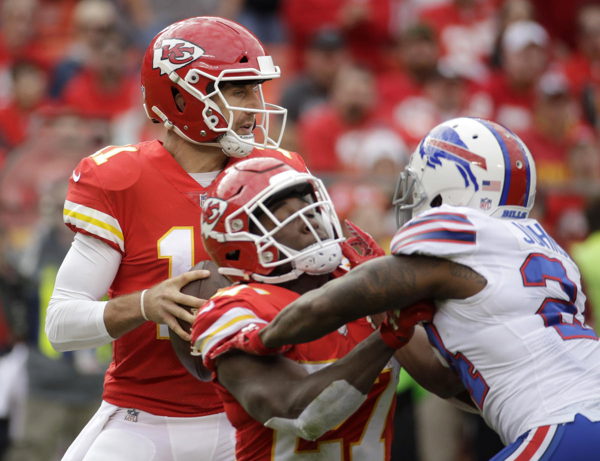 NFL winners, losers: Patrick Mahomes toughs out win, Eagles run wild