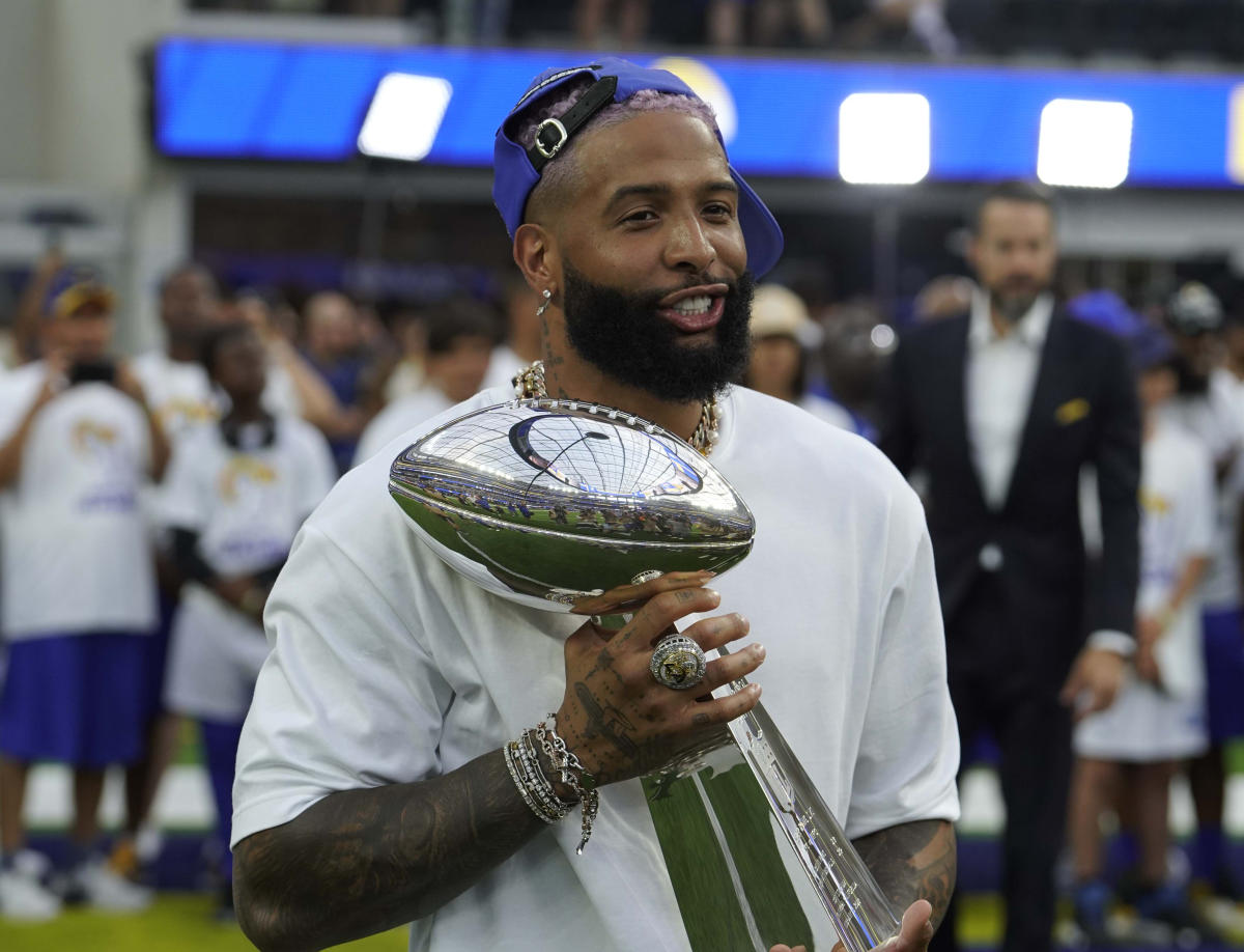 Free agent Odell Beckham Jr. appears at Bills-Rams opener hoisting Lombardi  Trophy, wearing L.A. colors 