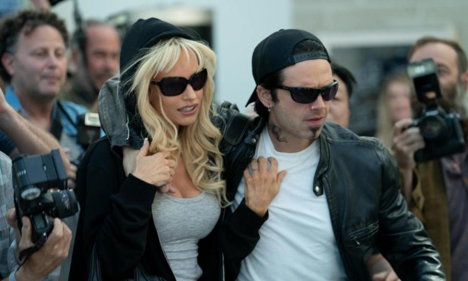 Lily James as Pamela Anderson and Sebastian Stan as Tommy Lee in Pam & Tommy.