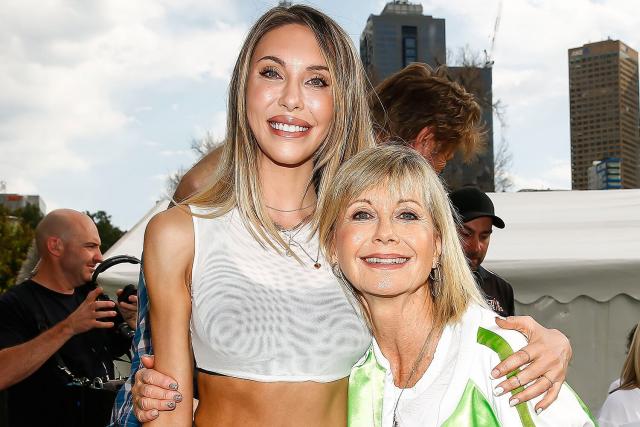 Olivia Newton Johns Daughter Chloe Lattanzi Pays Tribute At Memorial Service My Heart Is Broken 9553