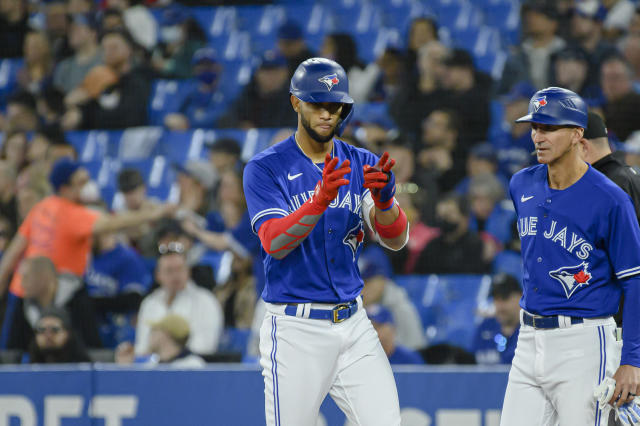 Manoah sets tone as Blue Jays defeat Red Sox for 5th straight win