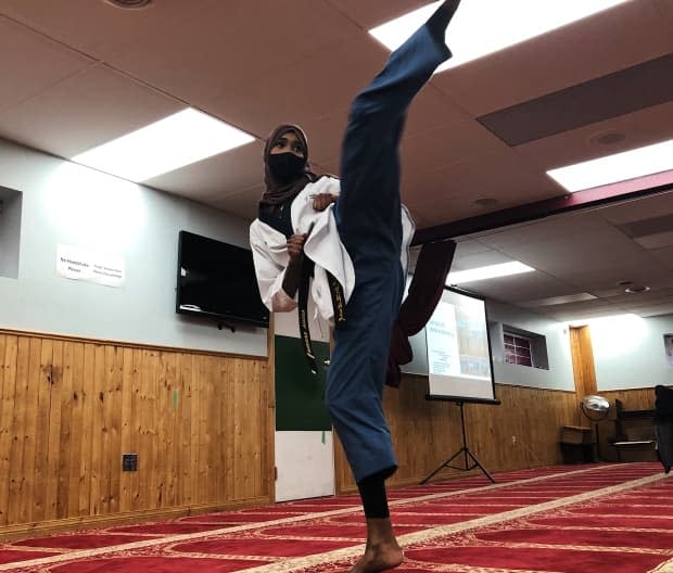 Aisha Barise teaches a weekly self-defence class for other Muslim women, organized after a series of daytime attacks in Edmonton.  (Katrine Deniset/Radio-Canada - image credit)