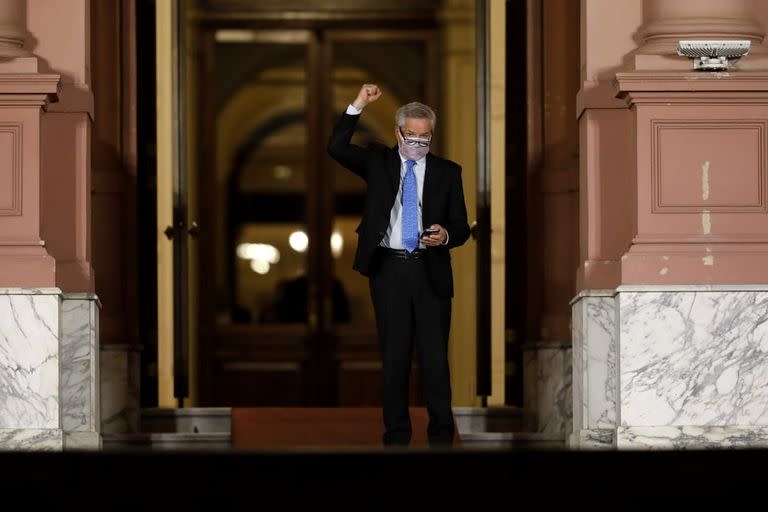 Felipe Solá sale de Casa Rosada