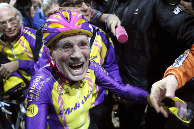 105-year-old man sets cycling record