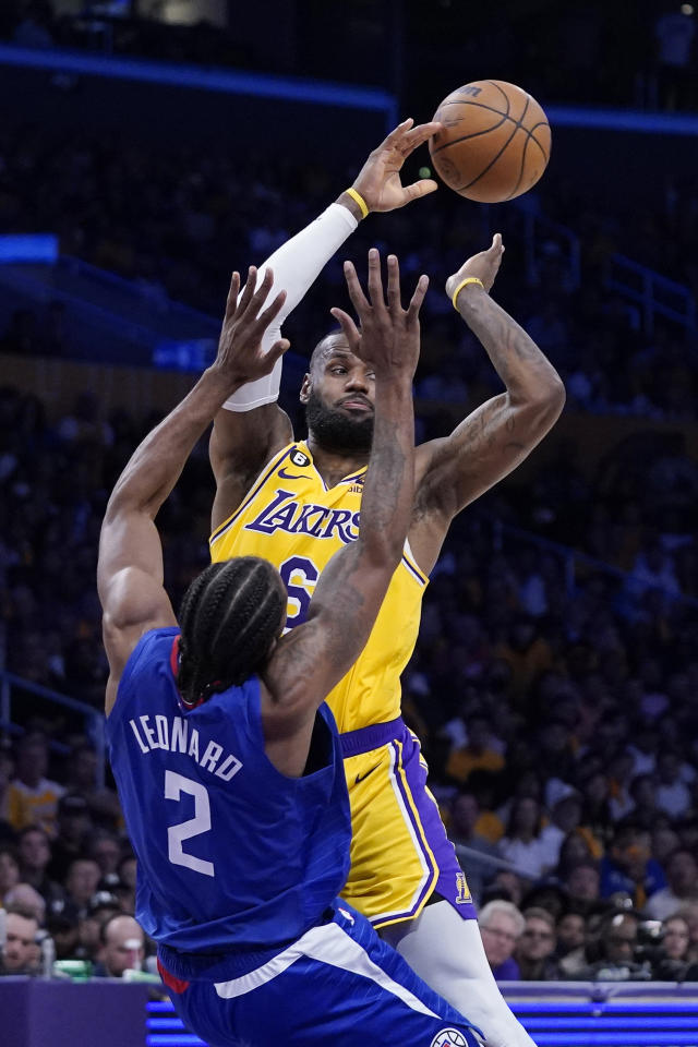 Kawhi Leonard Scores 14 in Return to Court, Clippers Hold Off Lakers 103-97  – NBC Los Angeles