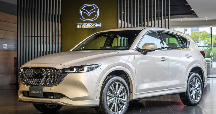 24 年式 Mazda CX-5在外觀與內裝的設計上同步精進，並導入「流光金」車色。（圖／台灣馬自達提供）