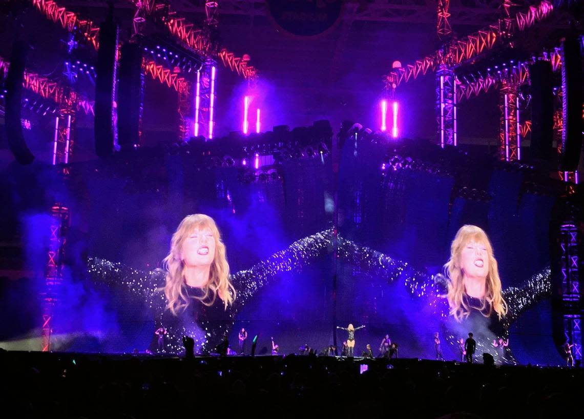 Taylor Swift performing at a packed Hard Rock Stadium in Miami Gardens on her Reputation Tour on Aug. 18, 2019. Howard Cohen/hcohen@miamiherald.com