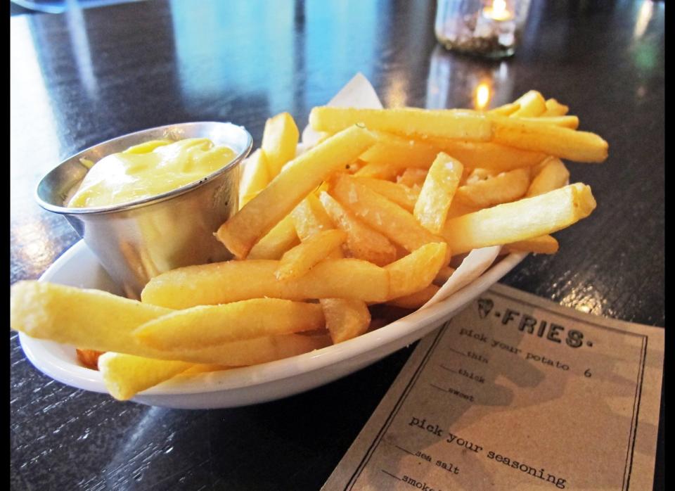 <a href="http://www.gogobot.com/jaspers-corner-tap-kitchen-san-francisco-restaurant" target="_hplink">Jasper’s</a> has won a following for its bar offerings, including a menu devoted exclusively to fries.