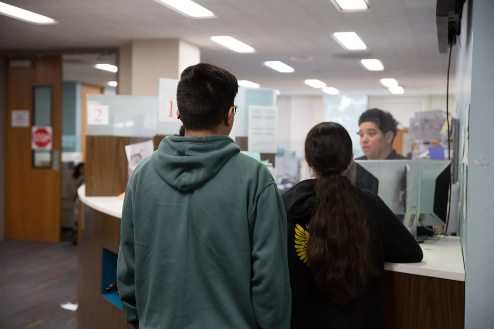 A family speaks with SFUSD Enrollment Center counselor Raquel Miranda two days before the 2023-24 school year begins. (Sonya Abrams/The Hechinger Report)