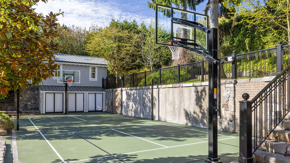 1450 Blanca Street basketball court