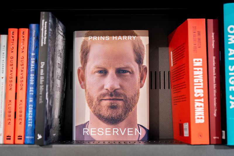 Prince Harry's autobiography, Reserven, is ready for sale at booksellers in Copenhagen