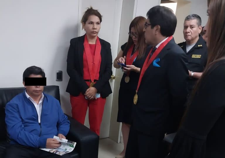 La Policía Nacional de Perú compartió la primera foto de Pedro Castillo detenido