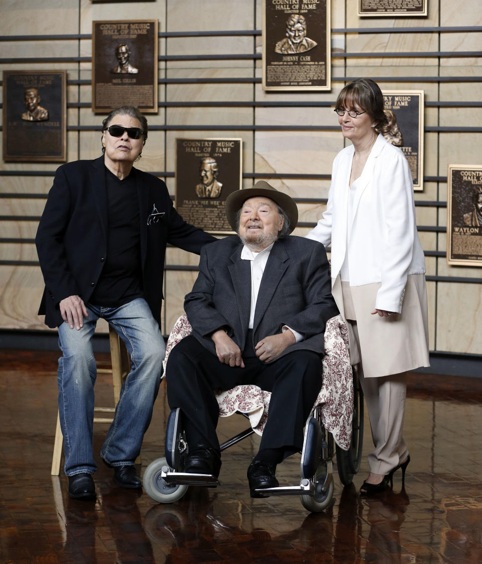 Ronnie Milsap, left, Mac Wiseman, center, and Suzi Cochran, widow of the late songwriter Hank Cochran, pose in the Country Music Hall of Fame after Milsap, WIseman and Hank Cochran were introduced as the new inductees Tuesday, April 22, 2014, in Nashville, Tenn. (AP Photo/Mark Humphrey)