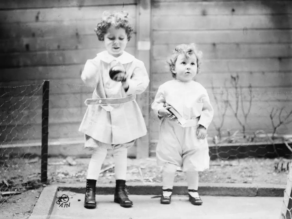 Michel (links) und Edmond Navratil (rechts) wurden gerettet. - Copyright: Universal History Archive/Getty Images