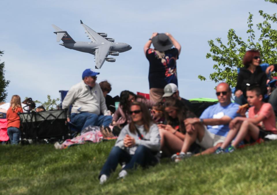 An Air Force C-17 flies above the Indiana side during the Thunder Over Louisville airshow from Ashland Park in Clarksville Saturday afternoon. April 20, 2024.