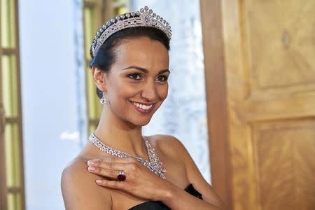 A model wears the "Sunrise Ruby", a Burmese ruby weighing 25.59 carats, a Cartier tiara, made in the 1930s and a diamond necklace, weighing 190 carats during an auction preview at Sotheby's auction house in Geneva, Switzerland, May 6, 2015. REUTERS/Denis Balibouse