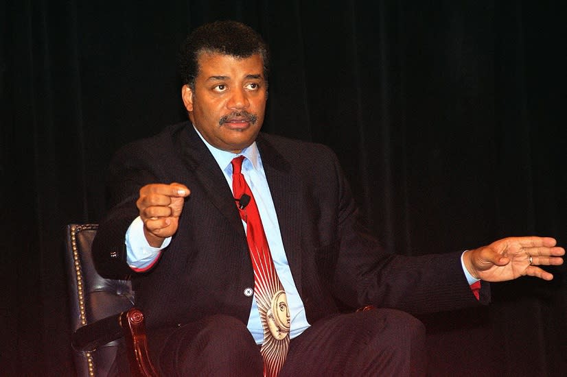 Neil Degrasse Tyson Responds To Christmas Twitter Controversy image neil degrasse tyson christmas tweets 2